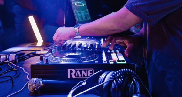 Trudniejsze, niż się wydaje. Jakie style DJ-skie naprawdę wymagają mistrzostwa?